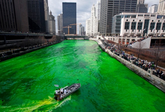 chicago river on st paddy's day